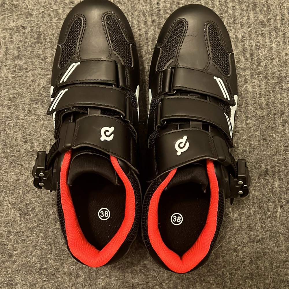 Peloton Womens Cycling shoe size 38 (women’s size 7) Never worn. Cleats included